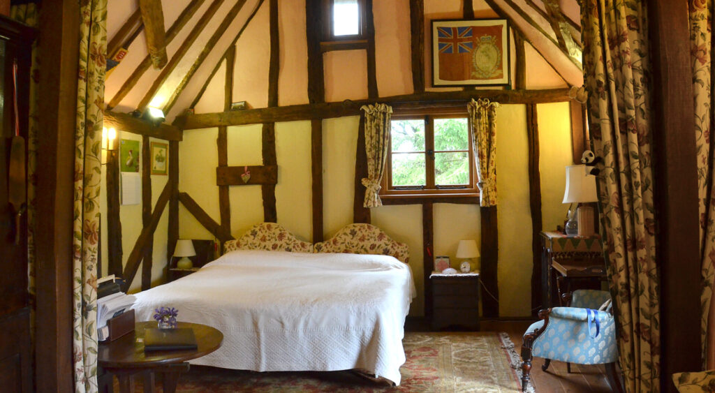 LL1_9348 Bedroom area at Pilgrims Barn